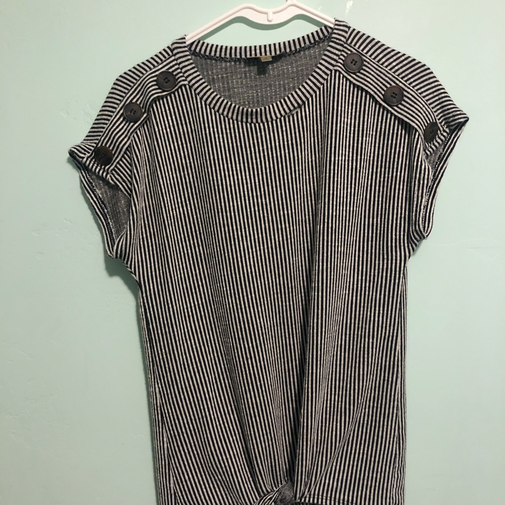 Black and white tee